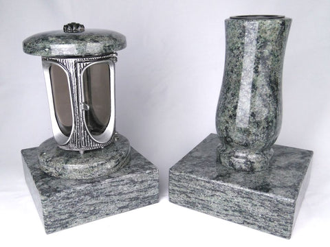 Runde Grablampe mit Rosette & Vase aus Granit im Set mit 2 Sockeln – handgefertigt, wetterfest & poliert
