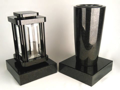 Set Schwedisch – schwarz Grablampe Modern 25,5 cm mit Grabvase Elegance 25 cm und Sockel aus Granit Schwedisch Schwarz