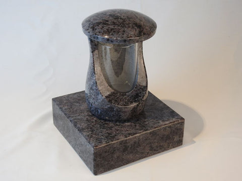 Grablampe Ceres rund aus Granit mit Glaseinsatz & Sockel 20×20×5 cm – handgefertigt & wetterfest