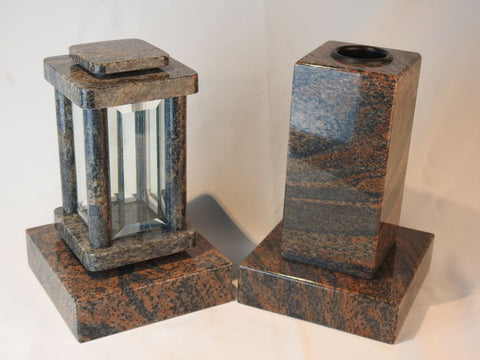 Set Grablampe Modern 25,5 cm & eckige Grabvase Cube-Medium 25 cm mit Sockel aus Granit
