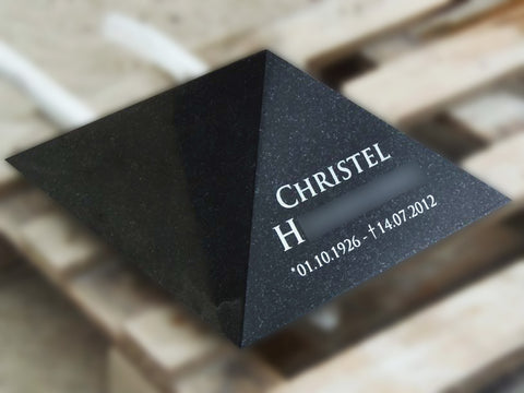 Liegestein Pyramide
